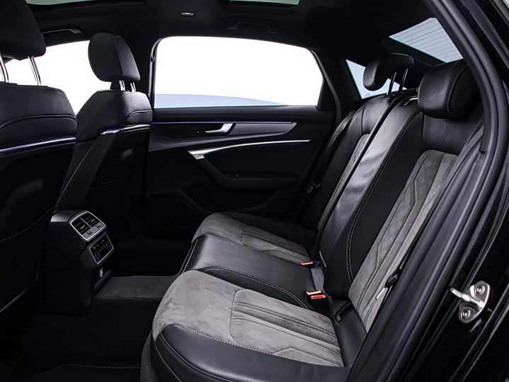 Фото 14 - Audi A6L