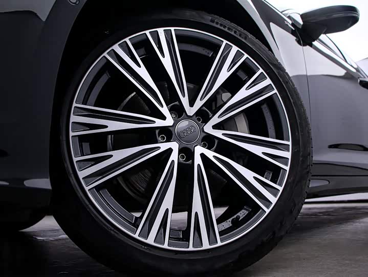 Фото 16 - Audi A6L