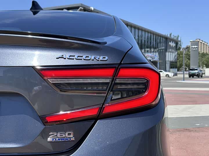 Фото 10 - Honda Accord