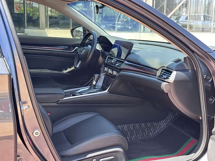 Фото 12 - Honda Accord