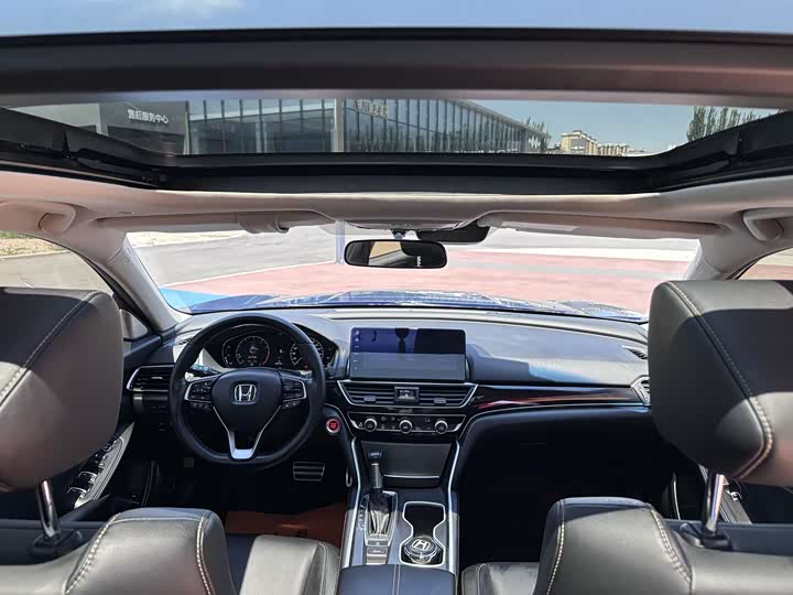 Фото 14 - Honda Accord