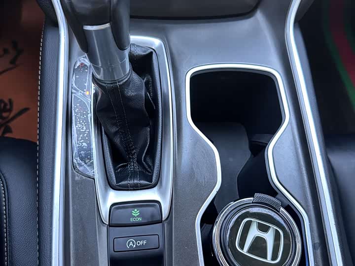 Фото 16 - Honda Accord