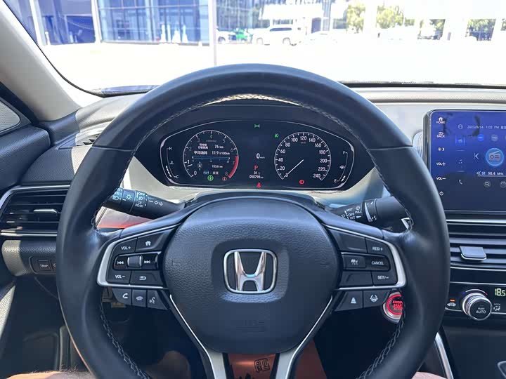 Фото 17 - Honda Accord