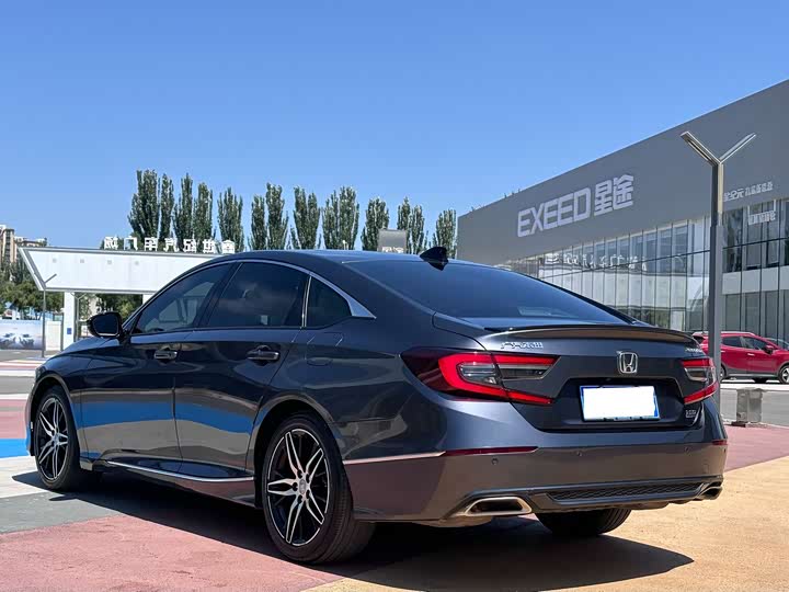 Фото 4 - Honda Accord