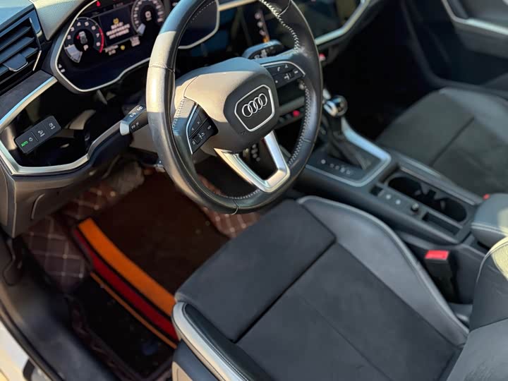 Фото 18 - Audi Q3