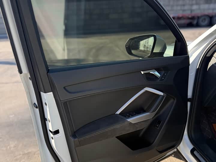 Фото 19 - Audi Q3