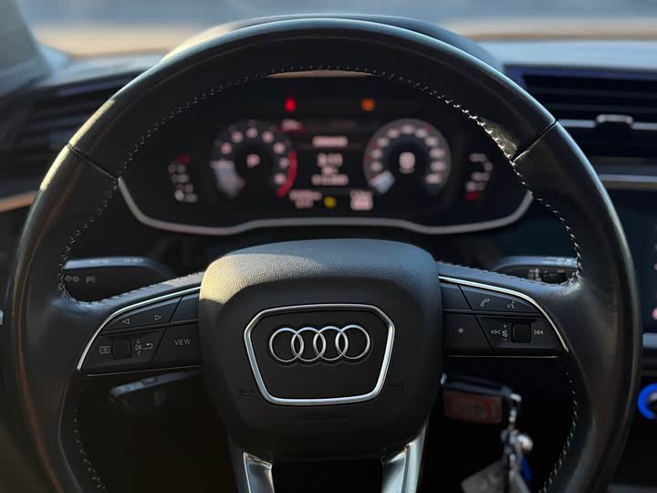 Фото 32 - Audi Q3