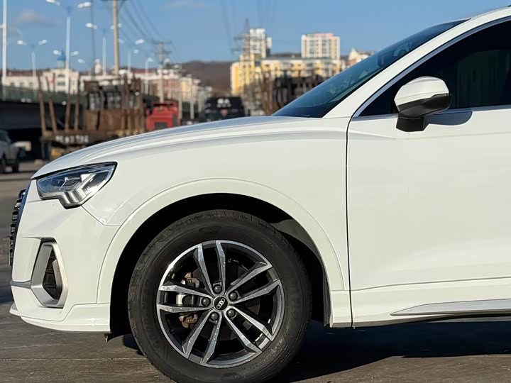 Фото 34 - Audi Q3