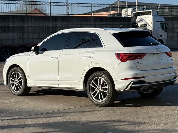Фото 4 - Audi Q3