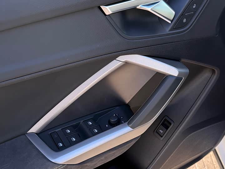 Фото 8 - Audi Q3