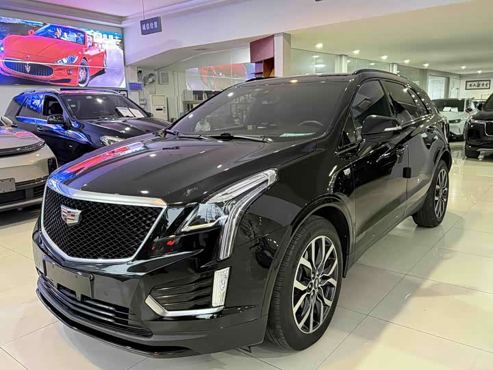 Фото 1 - Cadillac XT5