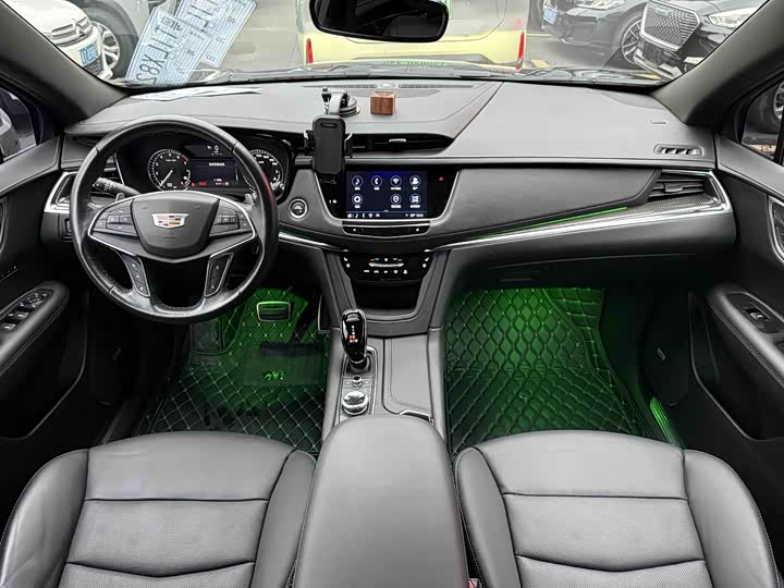 Фото 11 - Cadillac XT5