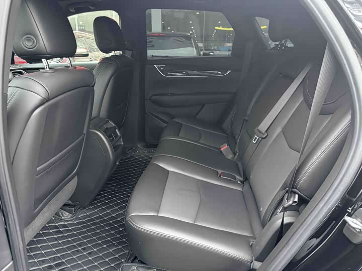 Фото 14 - Cadillac XT5