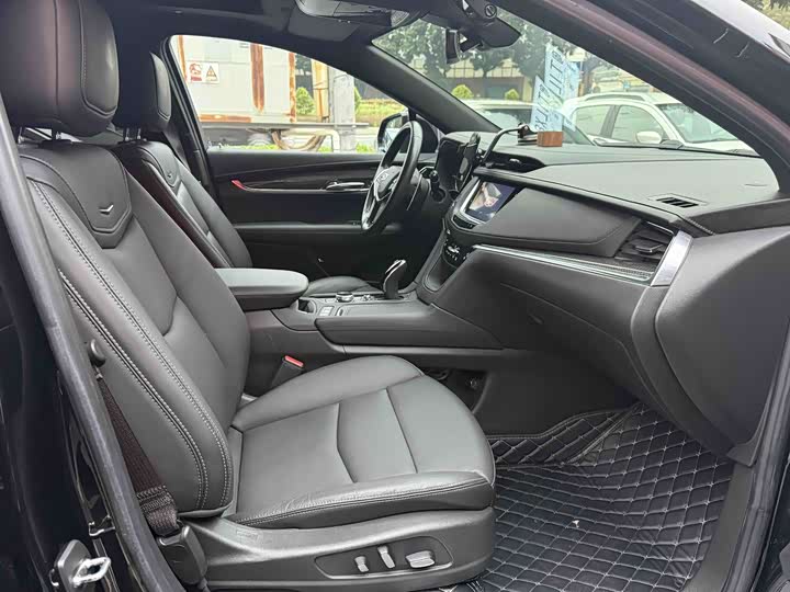 Фото 16 - Cadillac XT5