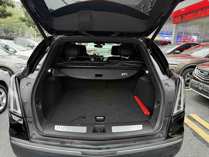 Фото 18 - Cadillac XT5