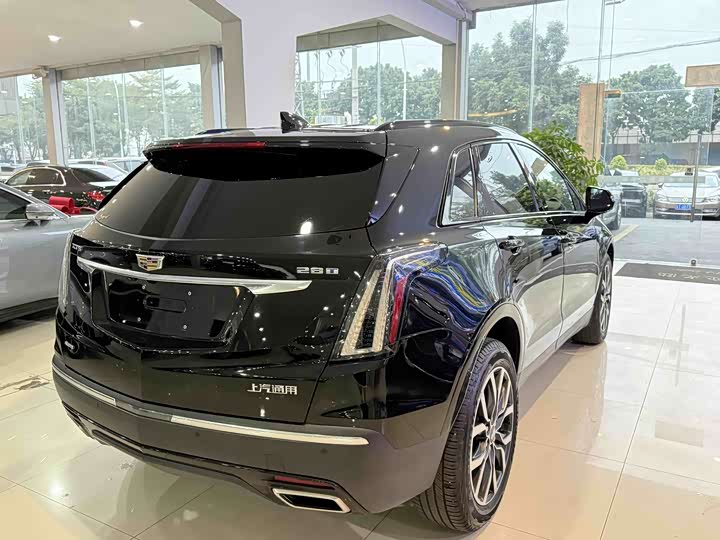 Фото 6 - Cadillac XT5