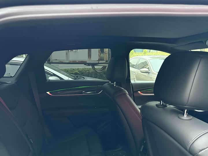 Фото 8 - Cadillac XT5