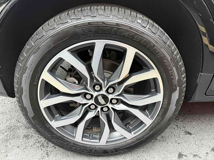 Фото 9 - Cadillac XT5