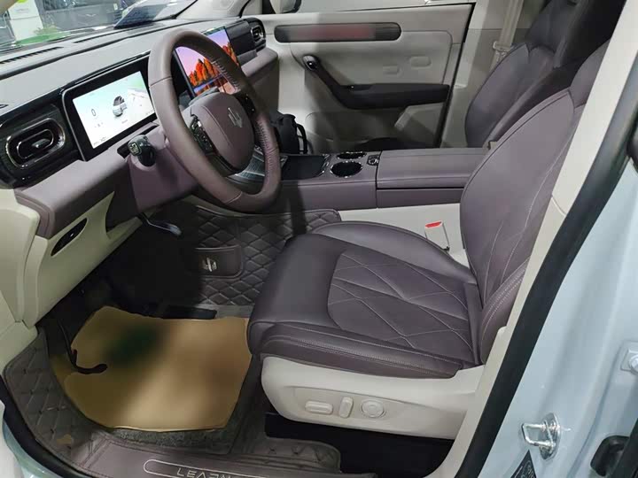 Фото 15 - Leapmotor C11