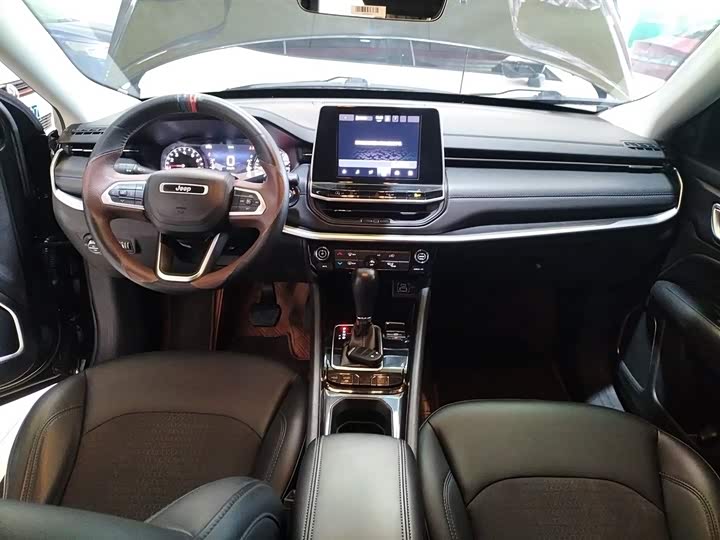 Фото 13 - Jeep Compass