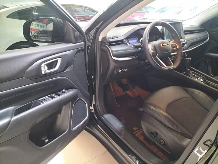 Фото 14 - Jeep Compass