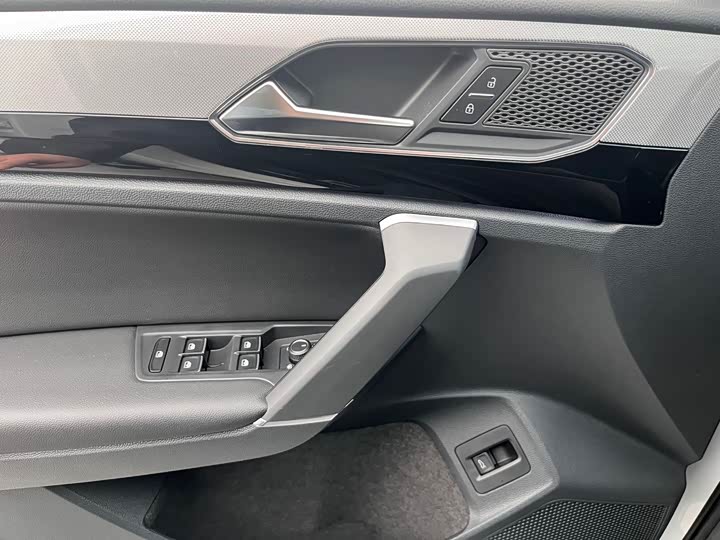 Фото 16 - Volkswagen Tayron