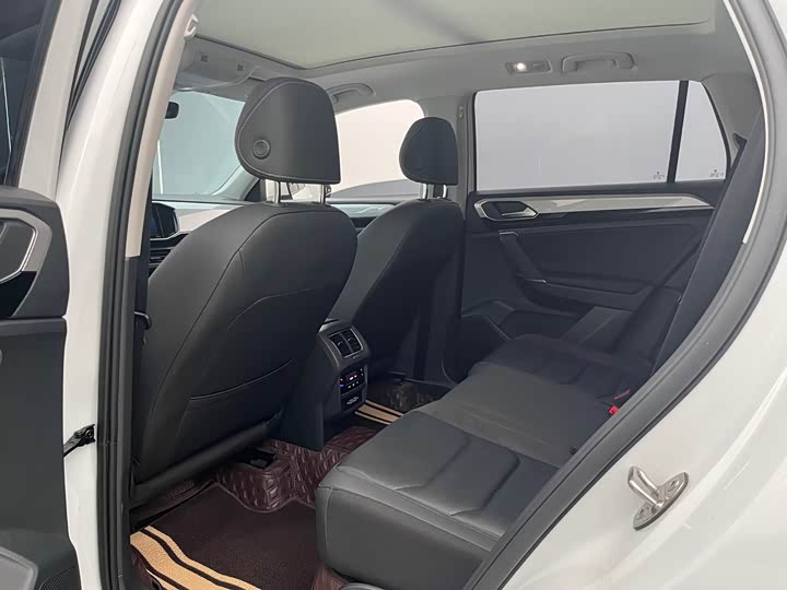 Фото 19 - Volkswagen Tayron