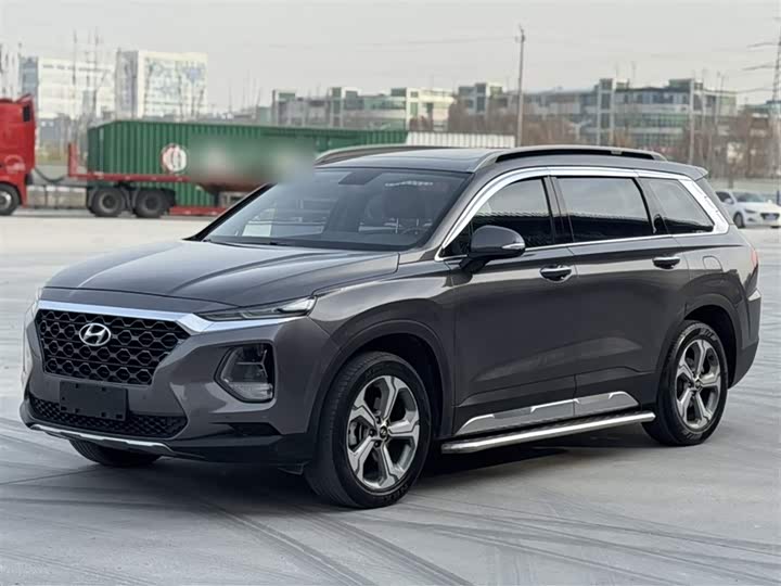 Фото 2 - Hyundai Santa Fe