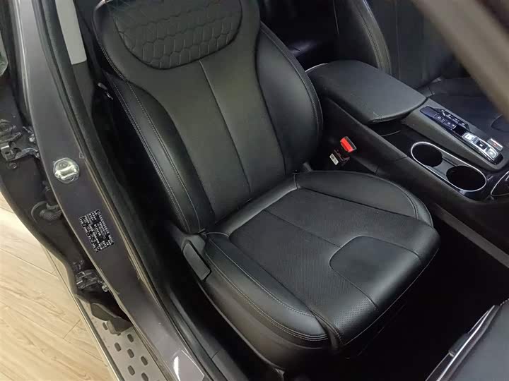 Фото 4 - Hyundai Santa Fe