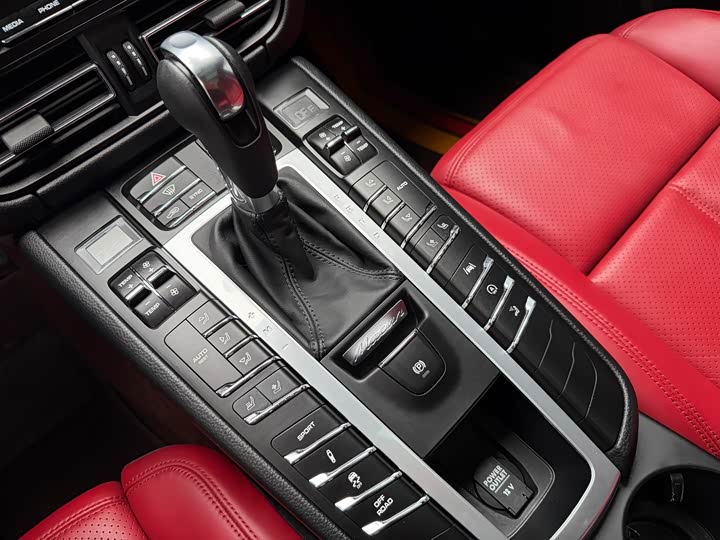 Фото 13 - Porsche Macan