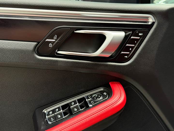 Фото 16 - Porsche Macan