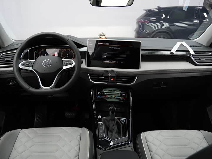 Фото 16 - Volkswagen Tayron