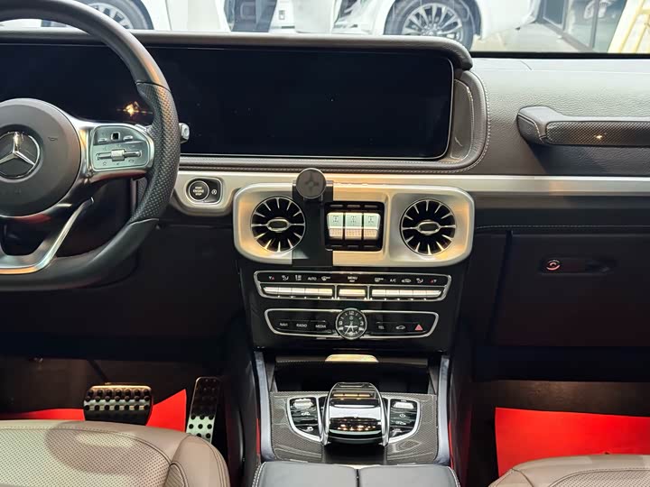 Фото 17 - Mercedes-Benz G-Class