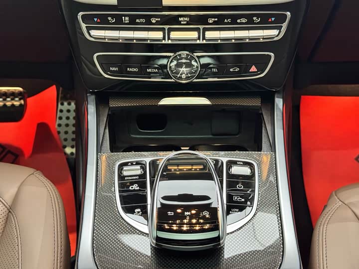 Фото 18 - Mercedes-Benz G-Class