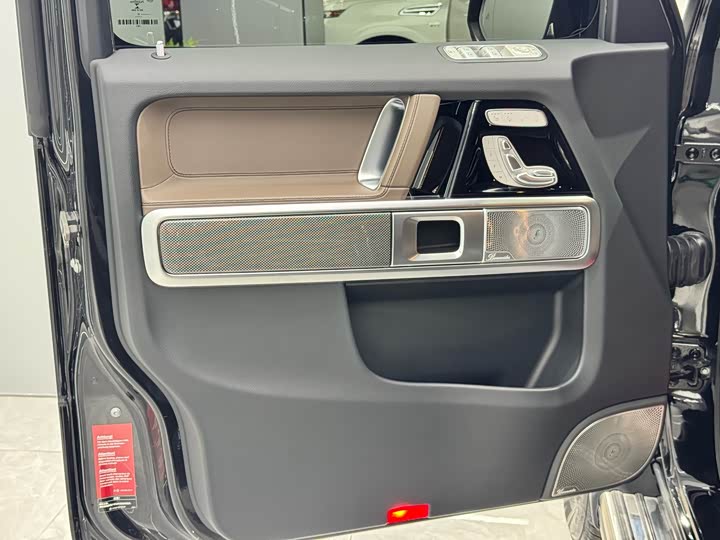 Фото 9 - Mercedes-Benz G-Class