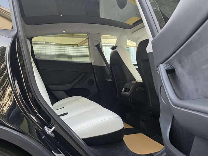 Фото 21 - Tesla Model Y