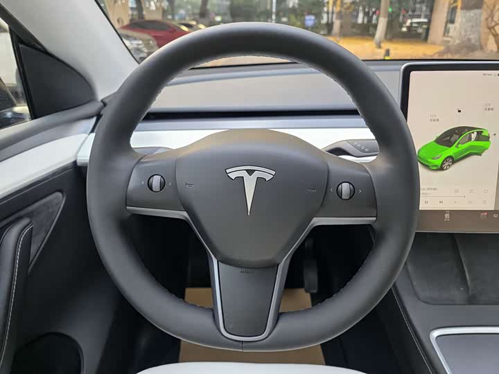 Фото 25 - Tesla Model Y