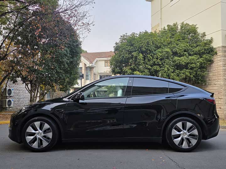Фото 8 - Tesla Model Y