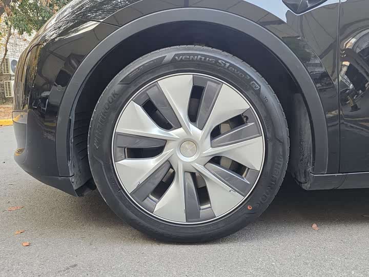 Фото 9 - Tesla Model Y