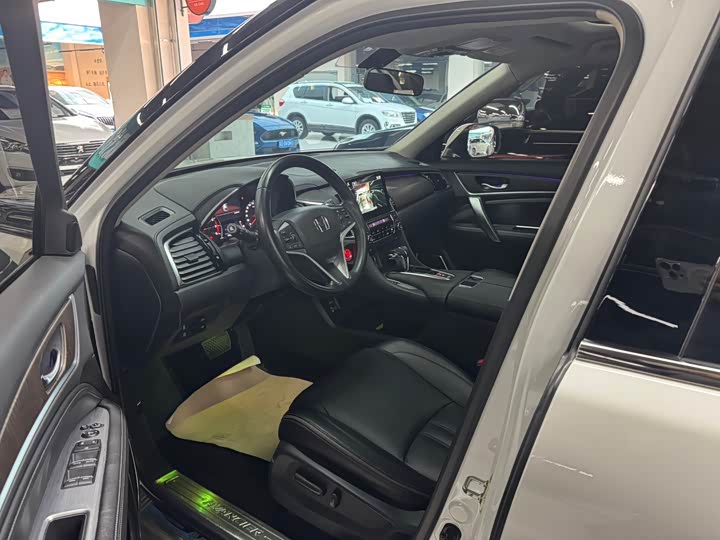 Фото 4 - Honda Avancier