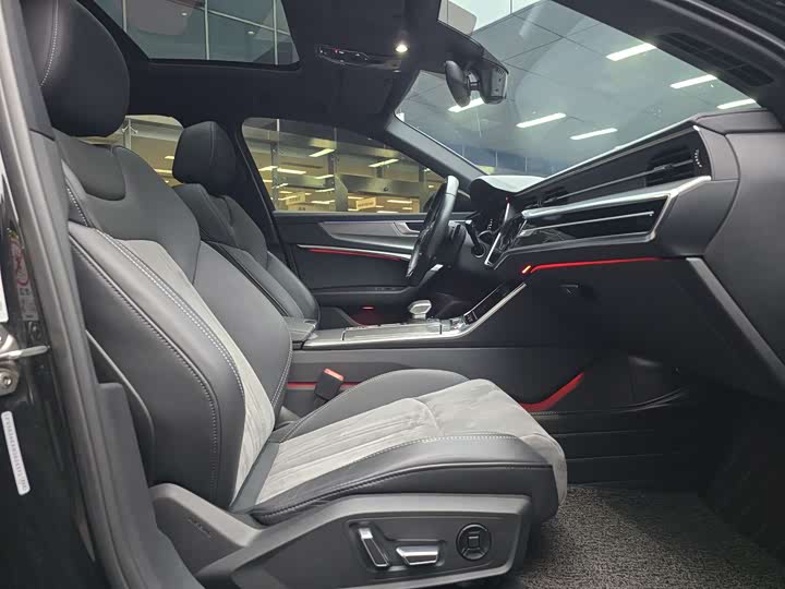 Фото 10 - Audi A6L