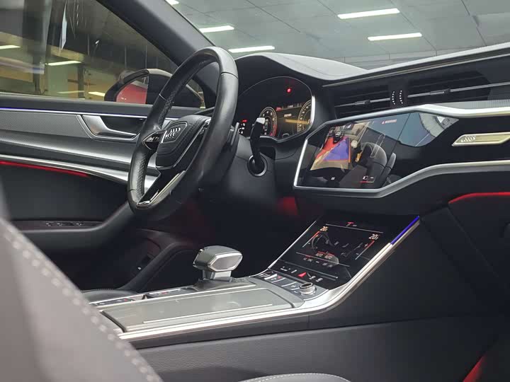 Фото 11 - Audi A6L