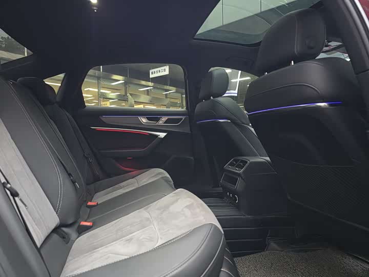 Фото 13 - Audi A6L