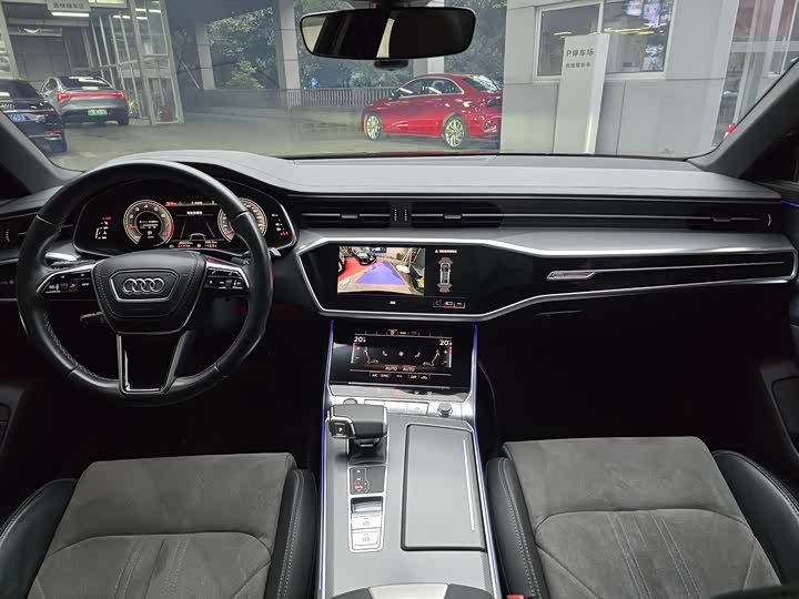 Фото 14 - Audi A6L