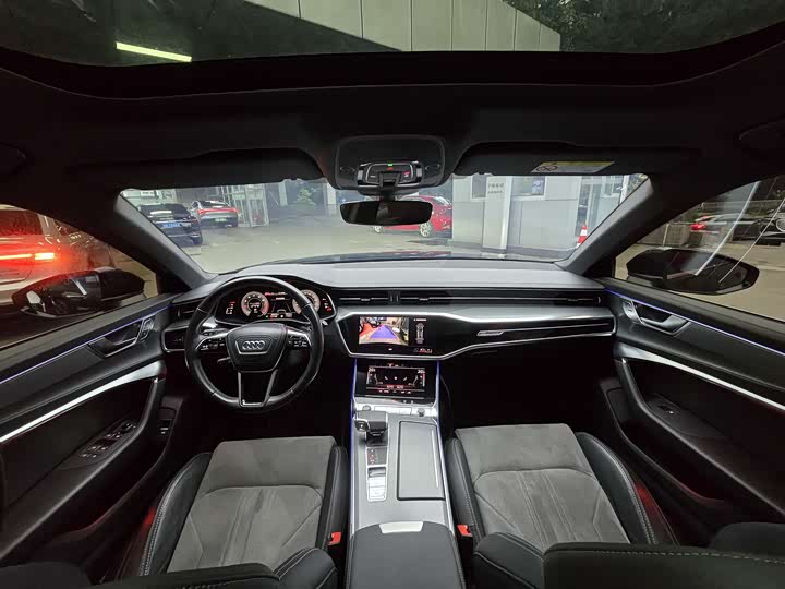 Фото 15 - Audi A6L