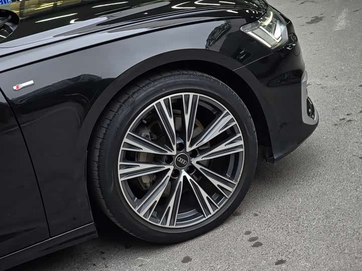 Фото 6 - Audi A6L