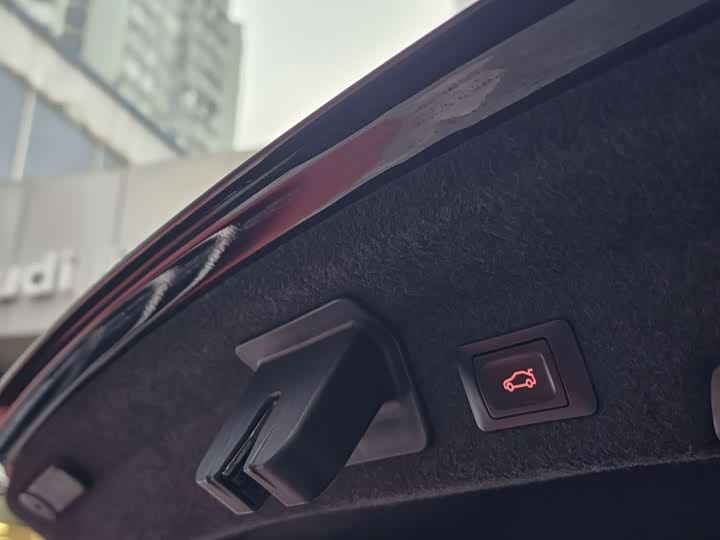 Фото 9 - Audi A6L