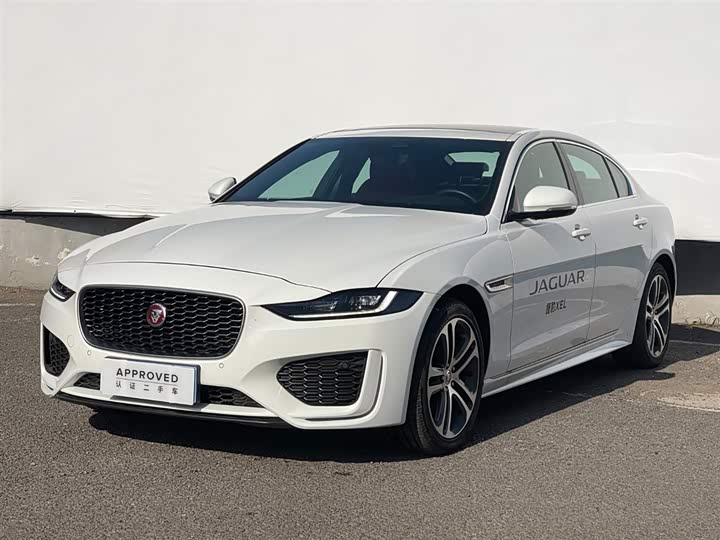 Фото 1 - Jaguar XE L