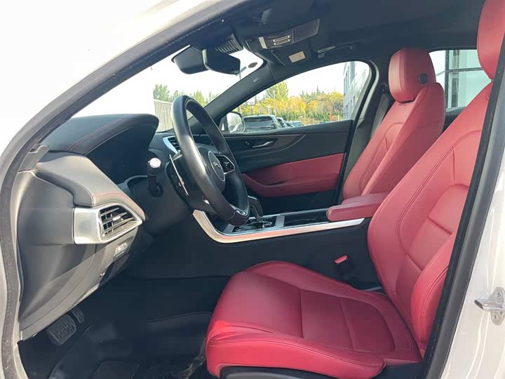 Фото 11 - Jaguar XE L