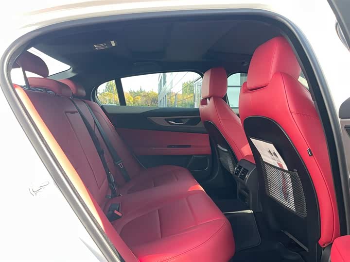 Фото 5 - Jaguar XE L